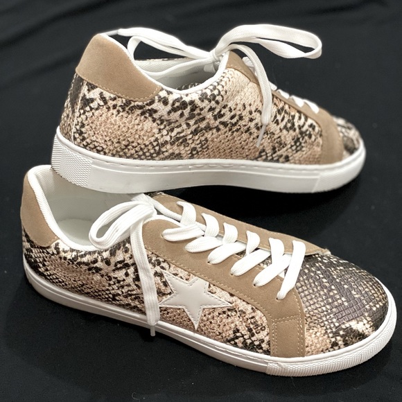 Sneakers - Picture 1 of 1